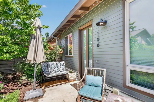 106 Dunn CIR, Ashland, OR 97520