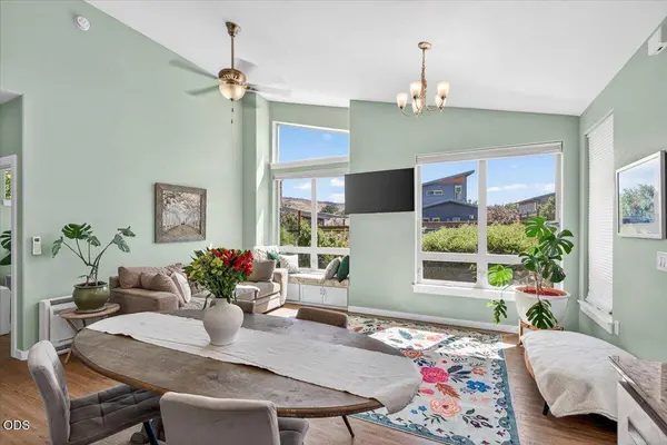 106 Dunn CIR, Ashland, OR 97520