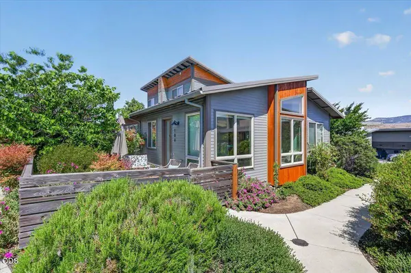 106 Dunn CIR, Ashland, OR 97520