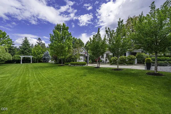 215 4th ST, Jacksonville, OR 97530