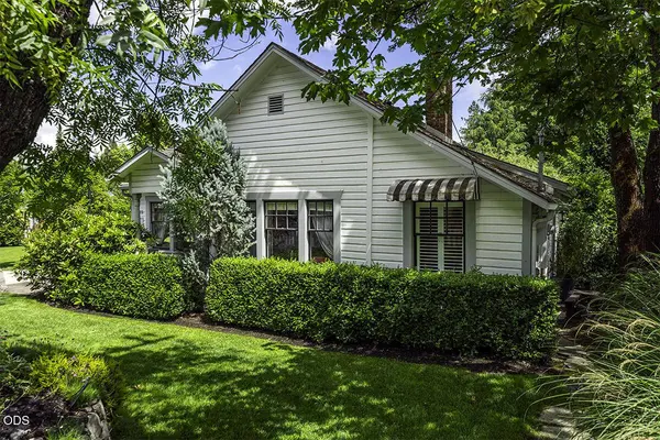 215 4th ST, Jacksonville, OR 97530