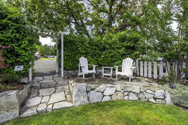 215 4th ST, Jacksonville, OR 97530