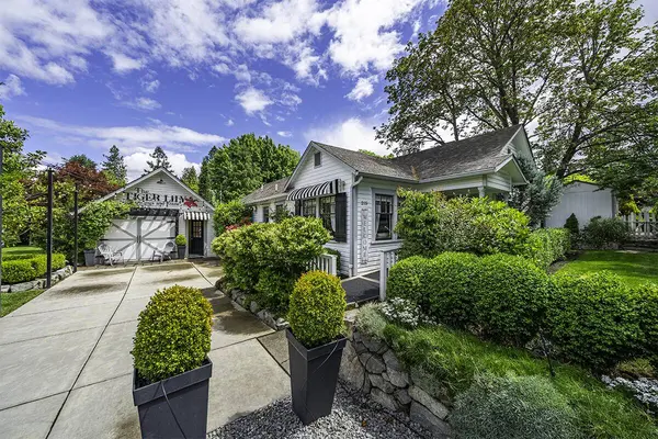 215 4th ST, Jacksonville, OR 97530
