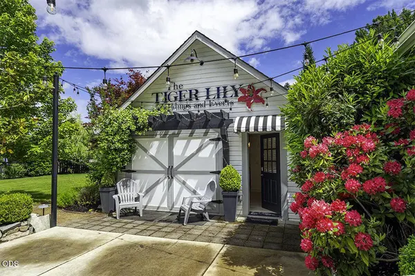 215 4th ST, Jacksonville, OR 97530