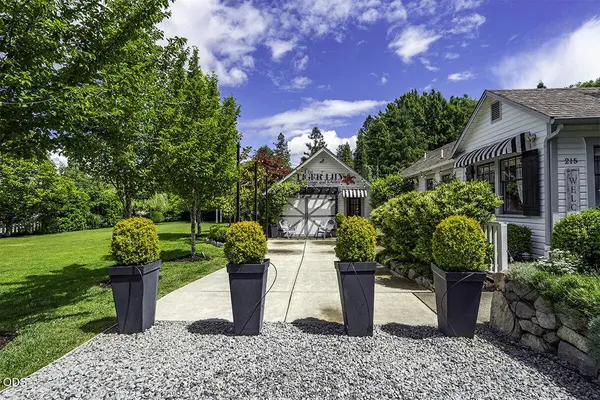 215 4th ST, Jacksonville, OR 97530