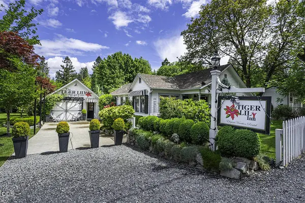 215 4th ST, Jacksonville, OR 97530
