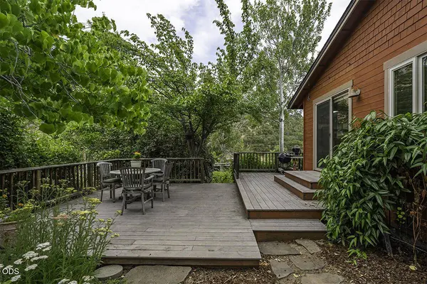 2815 Dead Indian Memorial RD, Ashland, OR 97520