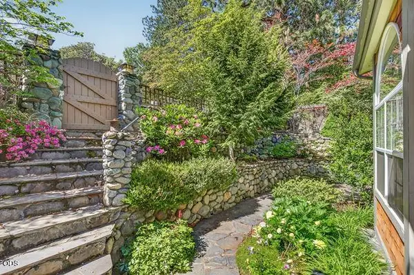 1071 Wildwood WAY, Ashland, OR 97520