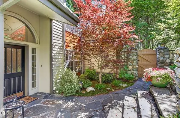 1071 Wildwood WAY, Ashland, OR 97520