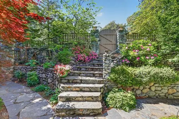1071 Wildwood WAY, Ashland, OR 97520