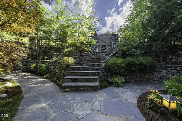 1071 Wildwood WAY, Ashland, OR 97520