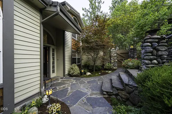 1071 Wildwood WAY, Ashland, OR 97520