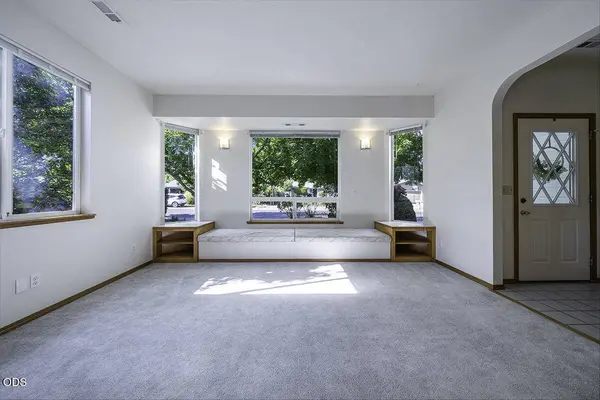 1513 Lithia WAY, Talent, OR 97540
