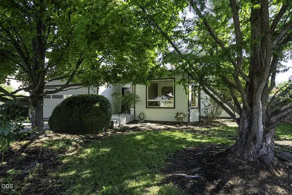 1513 Lithia WAY, Talent, OR 97540