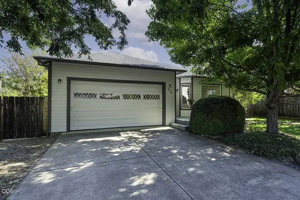 1513 Lithia WAY, Talent, OR 97540