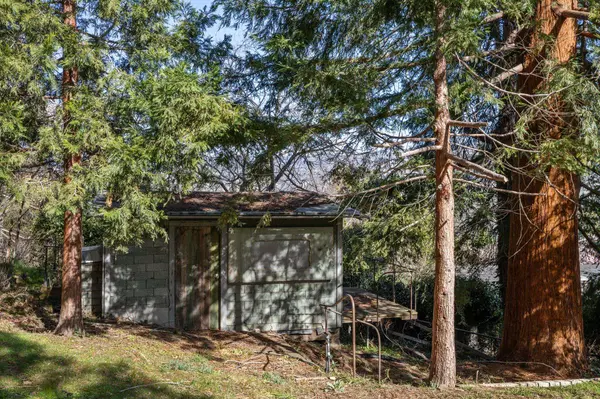 319 West ST, Ashland, OR 97520