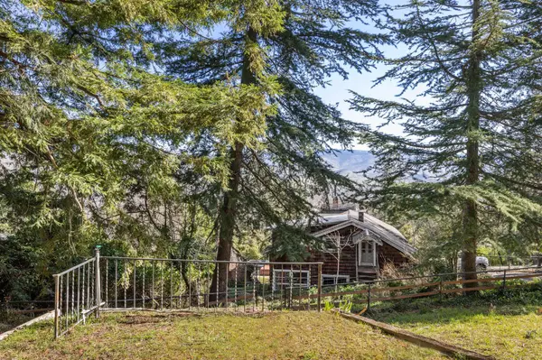 319 West ST, Ashland, OR 97520