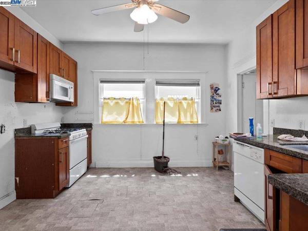 1013 Chestnut St, Oakland, CA 94607