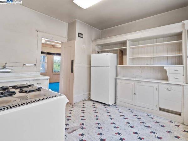 1013 Chestnut St, Oakland, CA 94607