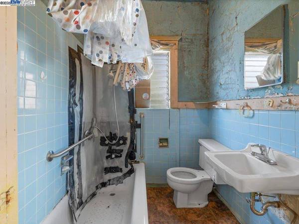 1013 Chestnut St, Oakland, CA 94607