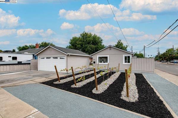 1205 Marguerite St, Livermore, CA 94550