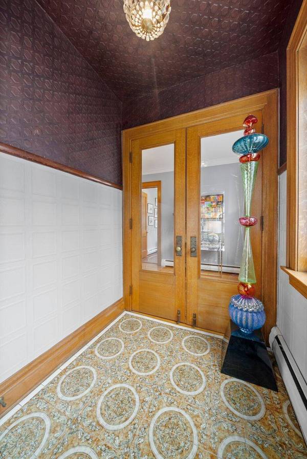 347 Kendall Place, Columbus, OH 43205