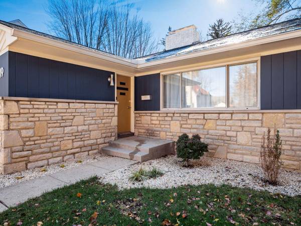 49 W Henderson Road, Columbus, OH 43214