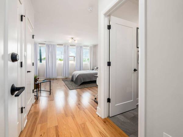 201 E 5th Avenue #201, Columbus, OH 43201