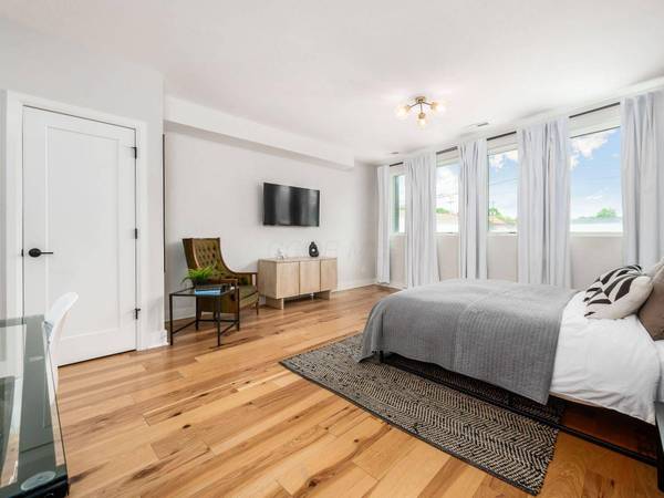 201 E 5th Avenue #201, Columbus, OH 43201