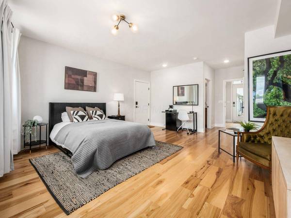 201 E 5th Avenue #201, Columbus, OH 43201