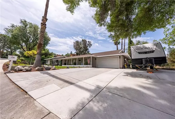 1544 Bellefontaine DR, Riverside, CA 92506