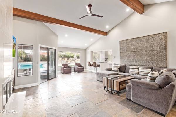 10658 E CINNABAR Avenue, Scottsdale, AZ 85258