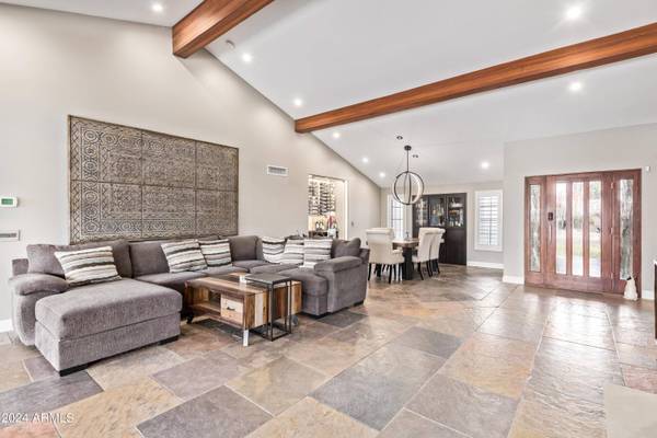 10658 E CINNABAR Avenue, Scottsdale, AZ 85258