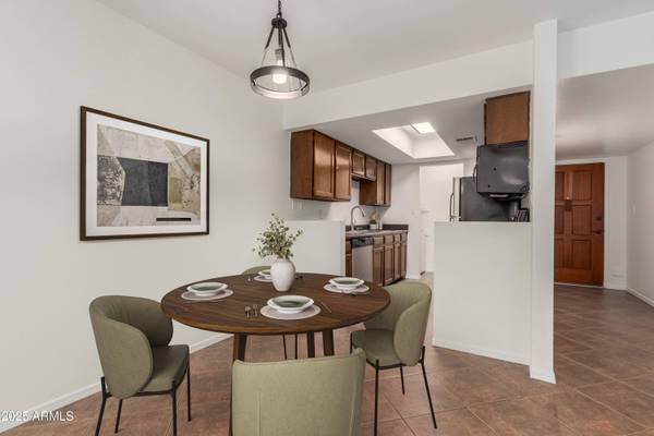 8552 E INDIAN SCHOOL Road #B, Scottsdale, AZ 85251