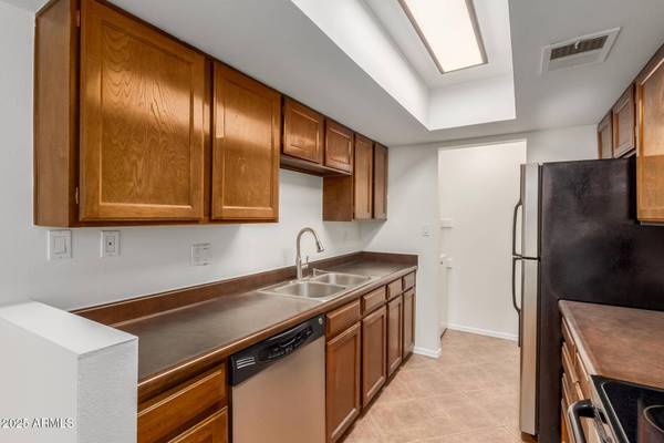 8552 E INDIAN SCHOOL Road #B, Scottsdale, AZ 85251