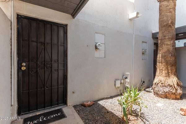 8552 E INDIAN SCHOOL Road #B, Scottsdale, AZ 85251