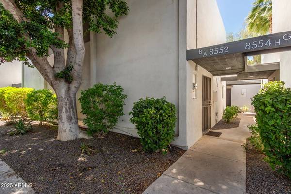 8552 E INDIAN SCHOOL Road #B, Scottsdale, AZ 85251