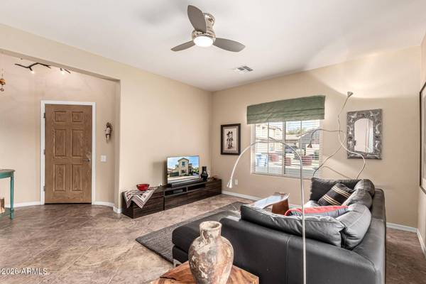 3933 E CAT BALUE Drive, Phoenix, AZ 85050