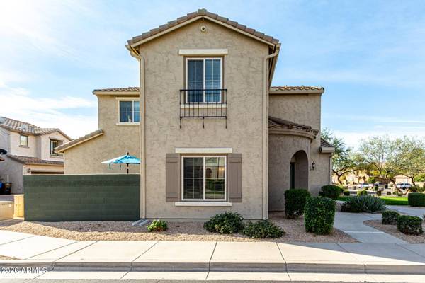3933 E CAT BALUE Drive, Phoenix, AZ 85050