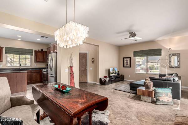 3933 E CAT BALUE Drive, Phoenix, AZ 85050