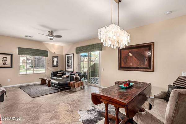 3933 E CAT BALUE Drive, Phoenix, AZ 85050
