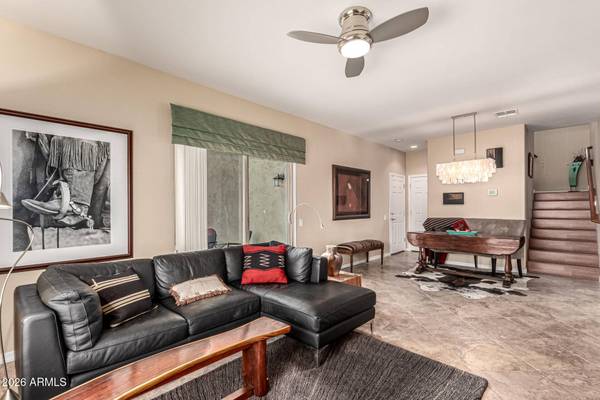 3933 E CAT BALUE Drive, Phoenix, AZ 85050