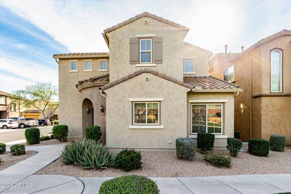 3933 E CAT BALUE Drive, Phoenix, AZ 85050