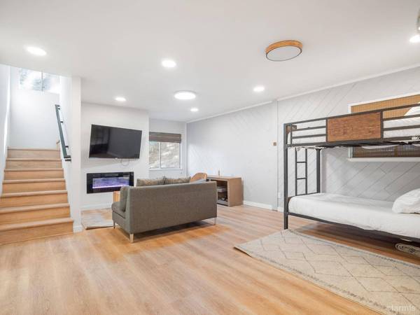 1615 Southern Pines Drive, South Lake Tahoe, CA 96150