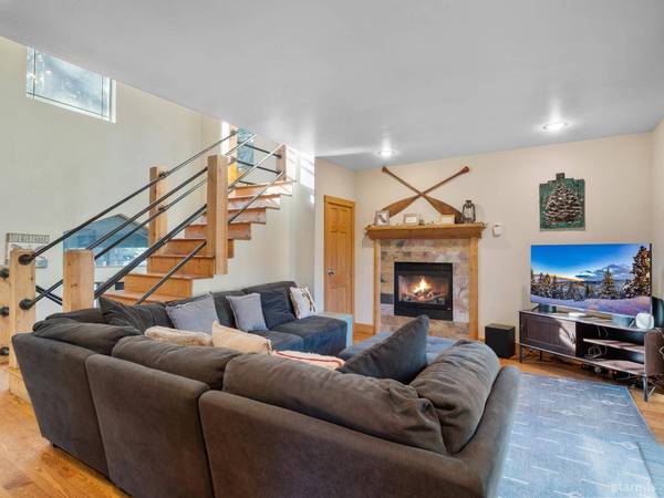 2271 Eloise Avenue, South Lake Tahoe, CA 96150
