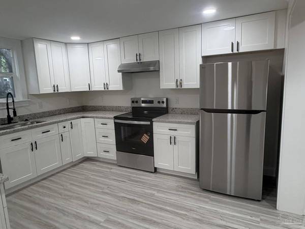 916 Brookhills Dr, Cantonment, FL 32533
