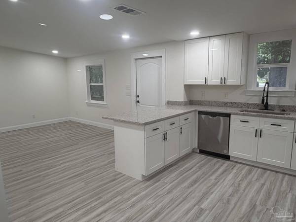 916 Brookhills Dr, Cantonment, FL 32533