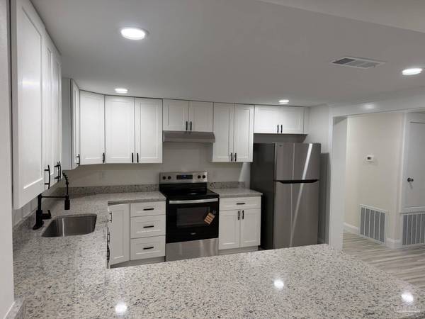 916 Brookhills Dr, Cantonment, FL 32533
