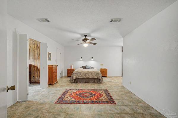 3714 Wilder Rd, Cantonment, FL 32533
