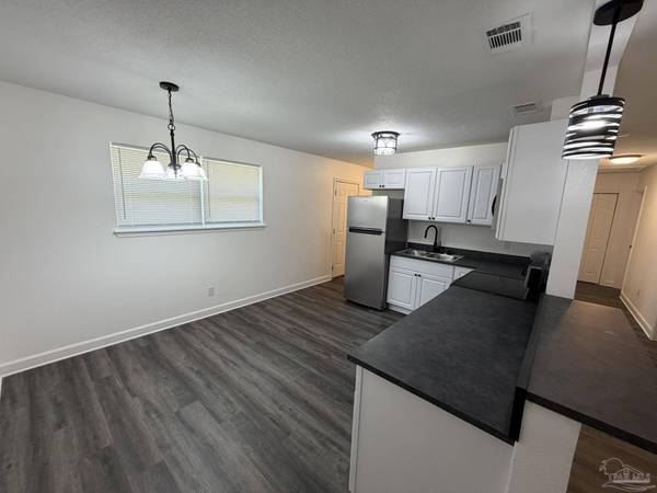1101 Desmonde Dr, Pensacola, FL 32505